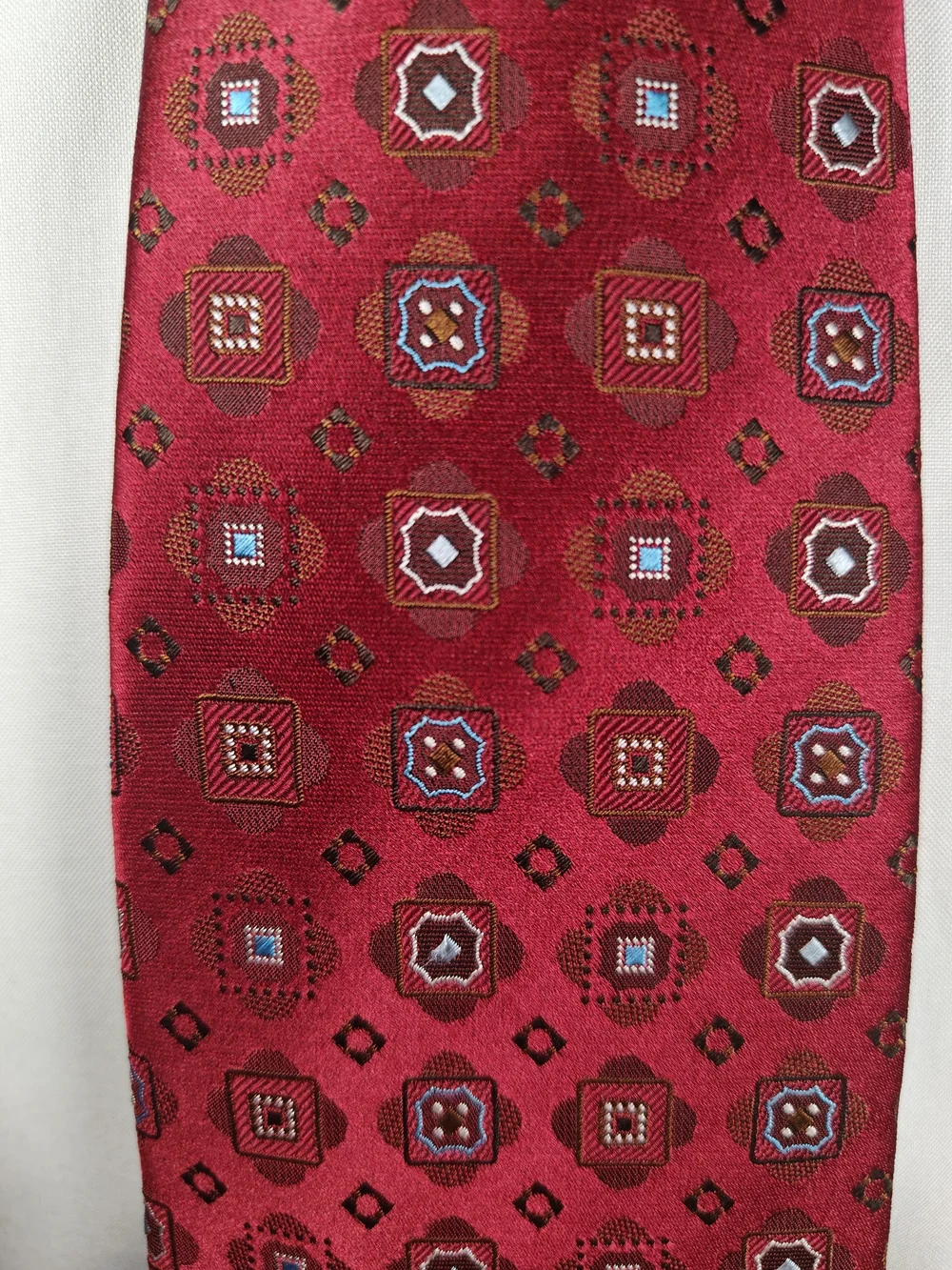 Ermenegildo Zegna Red Blue Geometric Medallion 100% Silk Tie Made in Italy